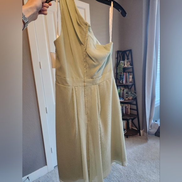 David's Bridal one shoulder bridesmaid dress in meadow color, size 6 - Picture 4 of 6